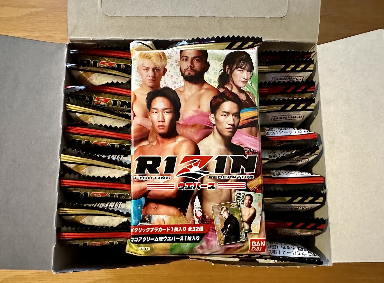 入手困難】RIZINファイターのカード付き「RIZINウエハース」を1箱