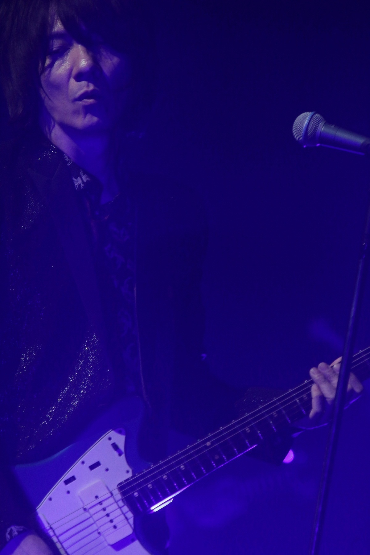 吉井和哉、10/1に10周年アニバーサリーライヴのLIVE Blu-ray/DVD+CDを