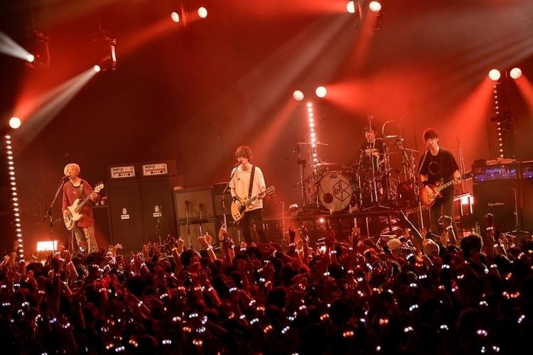 BUMP OF CHICKEN、観客と近い距離を楽しんだ超満員の新木場2DAYS (2017