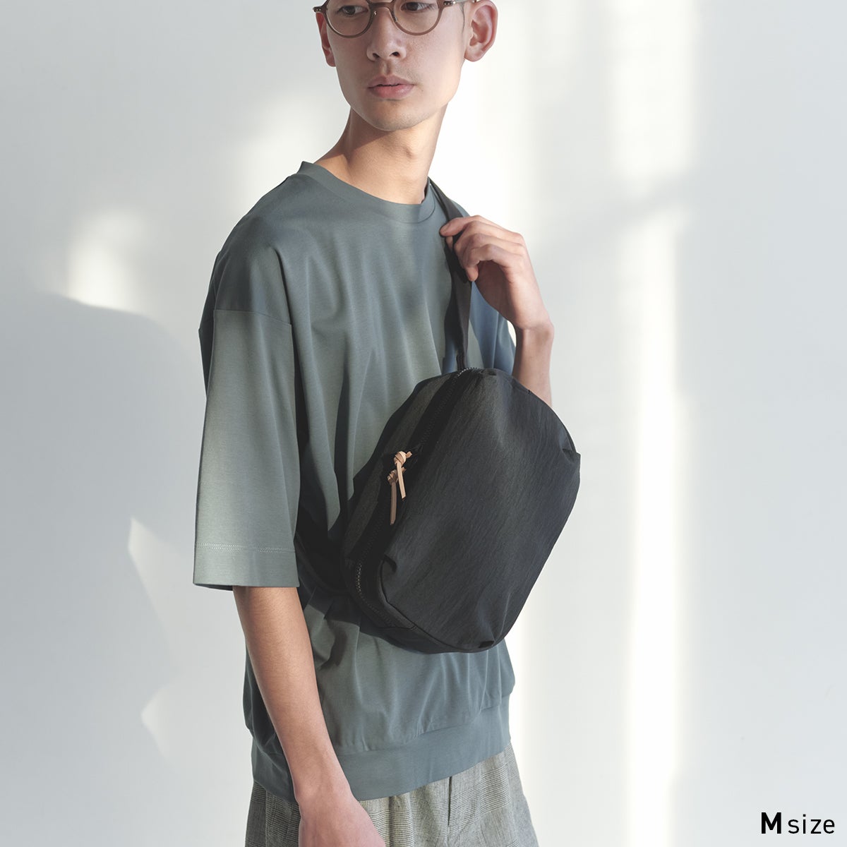 NIZYU KANO FUKUI SIWAナイロンボディバッグ - 〈O2〉BETTER THAN ONE