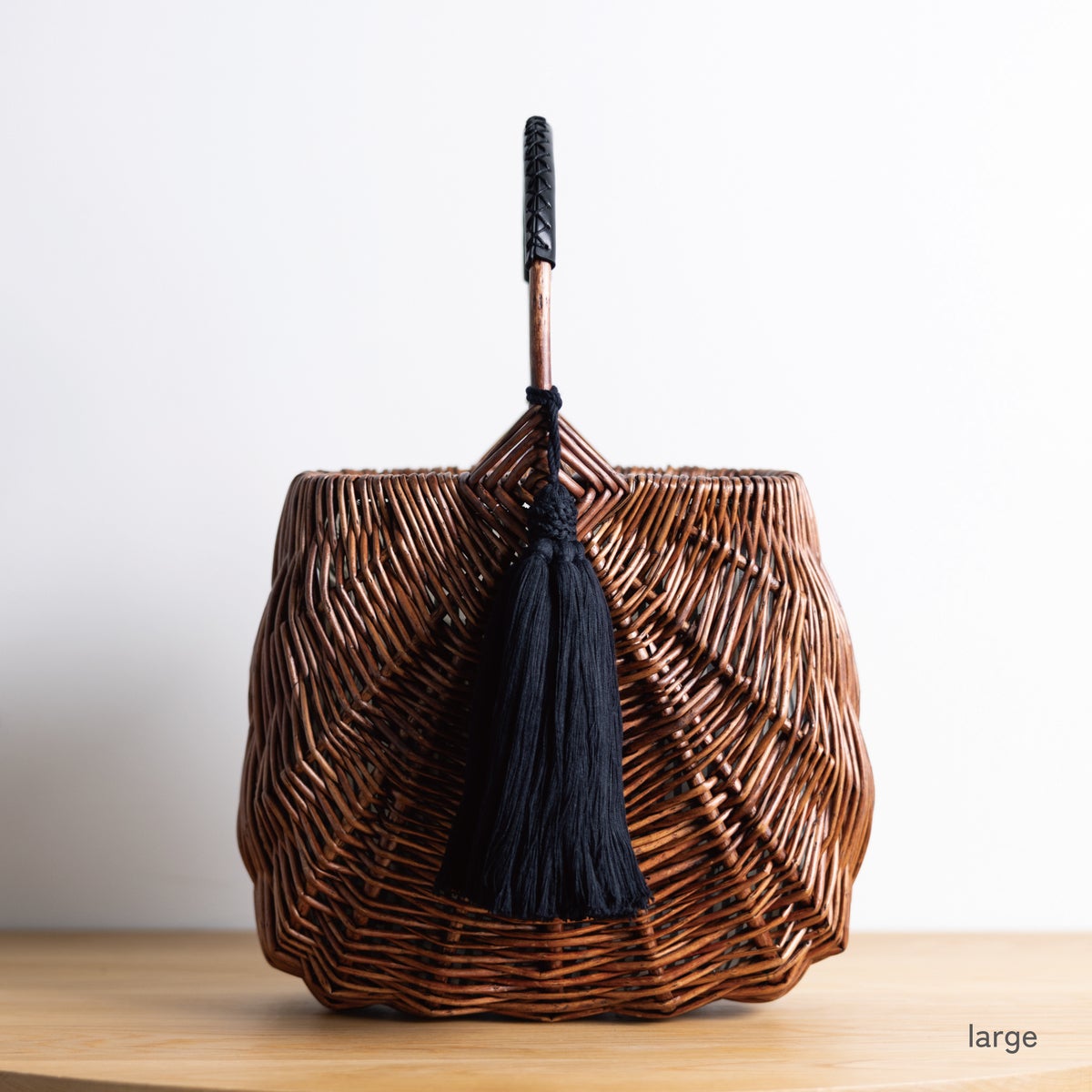 ダークブラウンとピーチベージュのヴィンテージラグ 石田ゆり子さん No