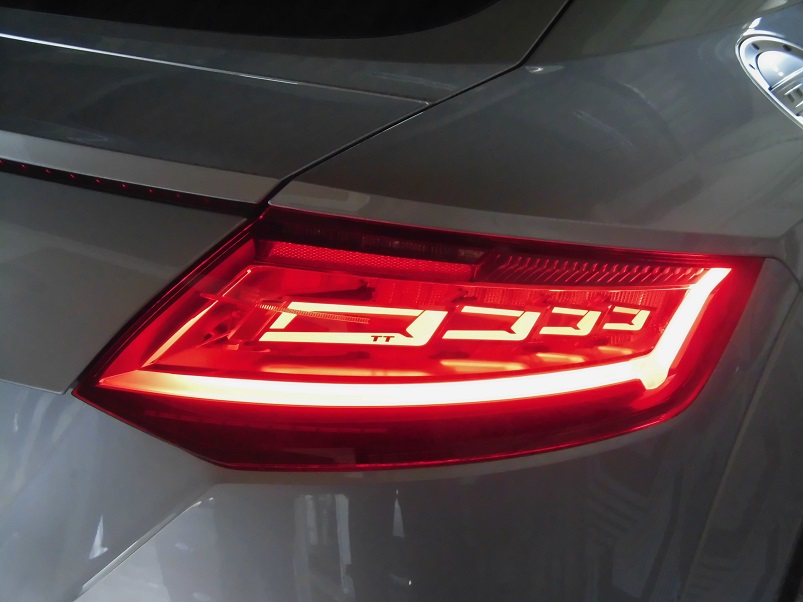 アウディ AUDI TTRS/TT 20years 8S/FV 純正 OLEDテールレンズセット