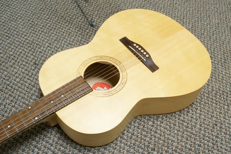 New Norman Expedition Folk SG Acoustic Guitar Natural Floor Model