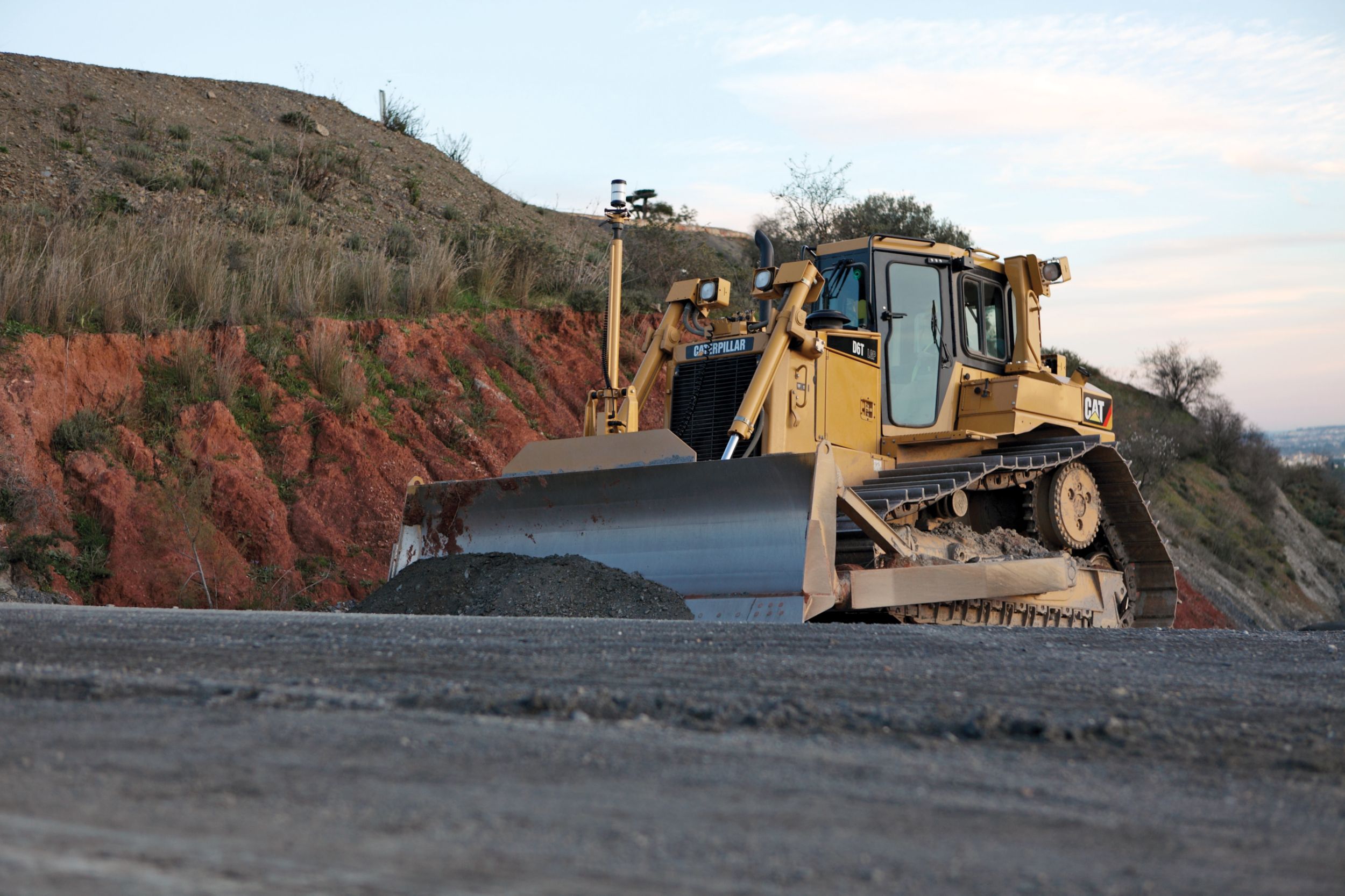 Cat D6T 中型ドーザ | Caterpillar