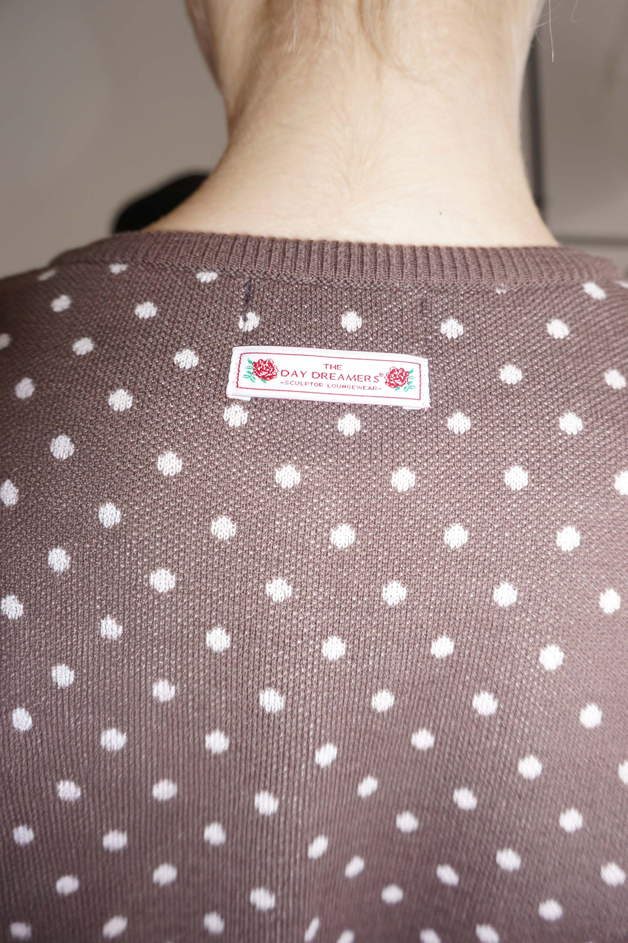 Polka Dot Cardigan Brown/Baby Pink – Sculptor
