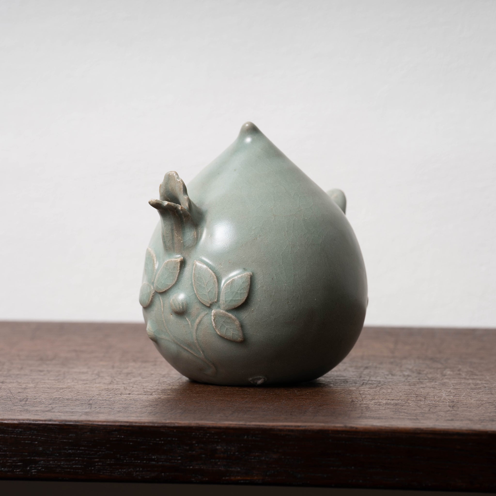 李朝 青磁桜花型梅花紋水滴 李朝 青磁桜花型梅花紋水滴 高麗 青磁鳥形