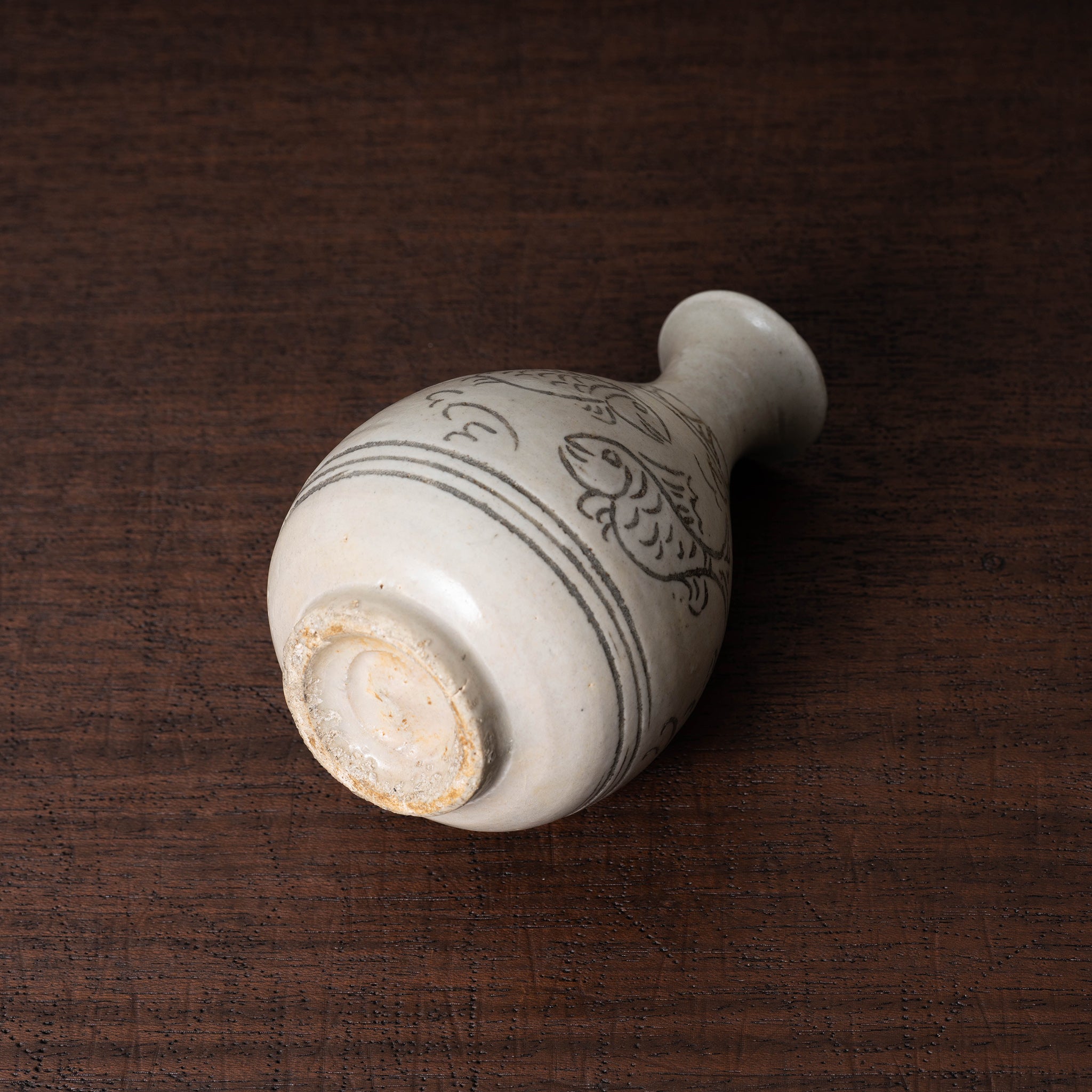 李朝 白磁鉄線魚紋瓶 – 燦禾 SANKA