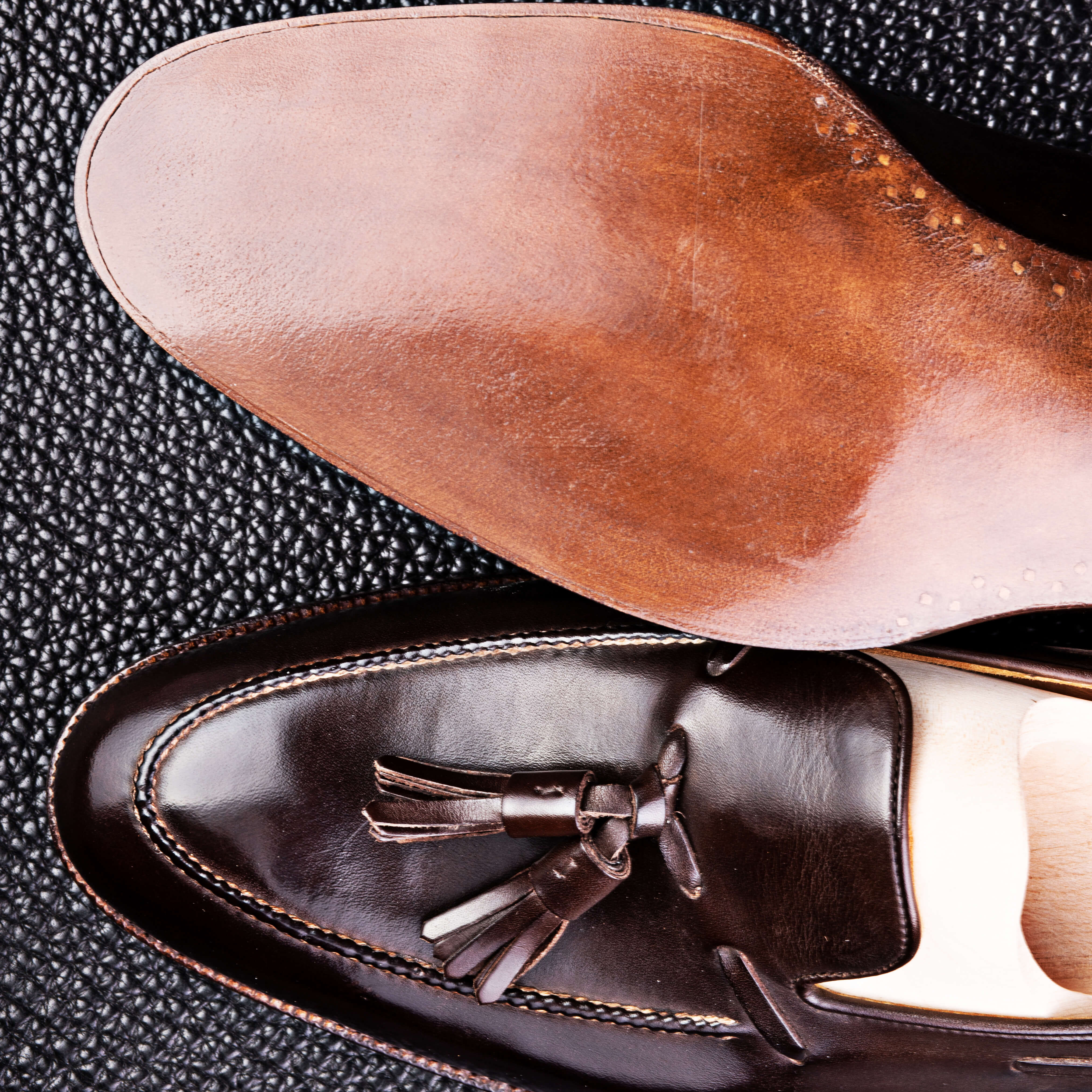 Loafer with hand stitched apron and tassels, no split toe – Saint