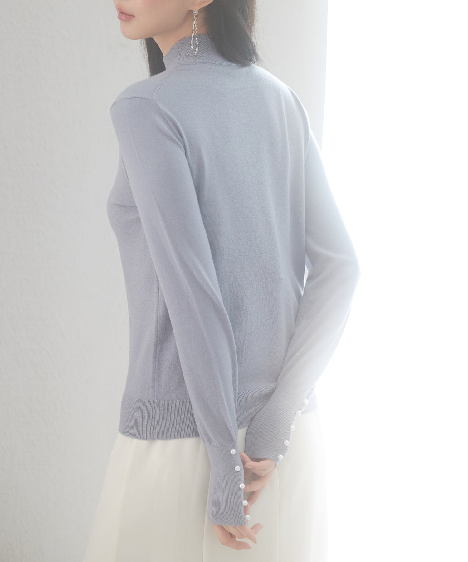 パールボタン付きプチハイネックニットプルオーバーxyf2150 ブルー