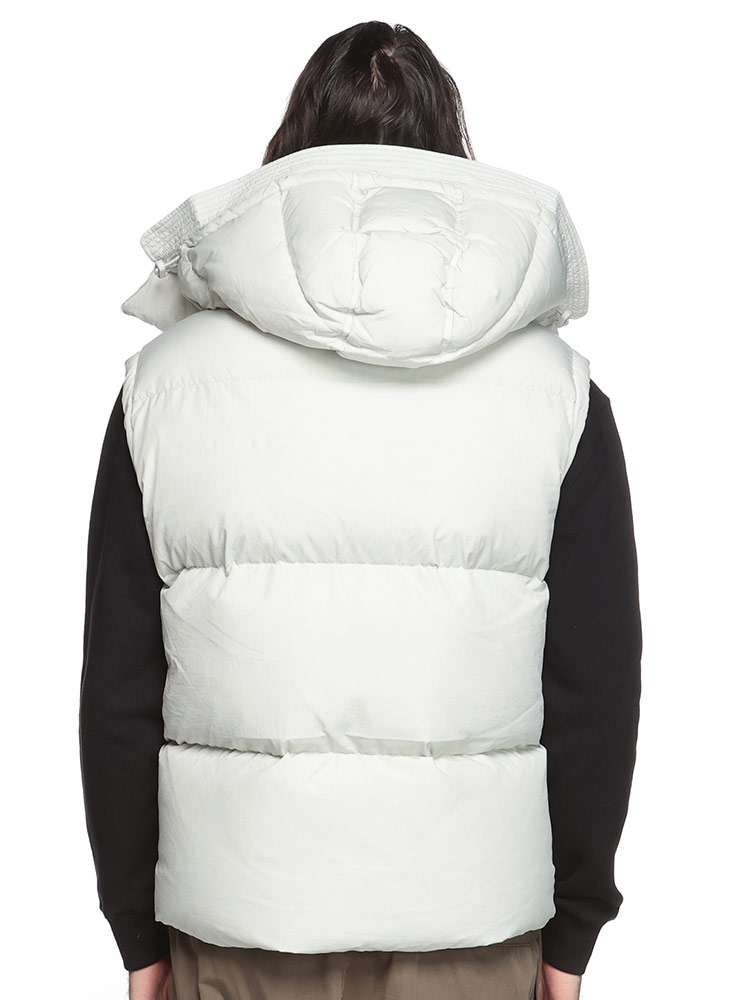 DIESEL (ディーゼル) フード着脱 ナイロン ロゴパッチ ダウンベスト