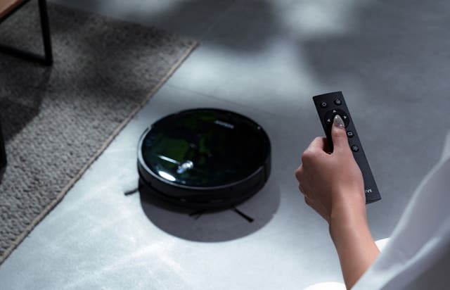 自動ゴミ収集機能付き！強力吸引「ブラックホールロボット掃除機」