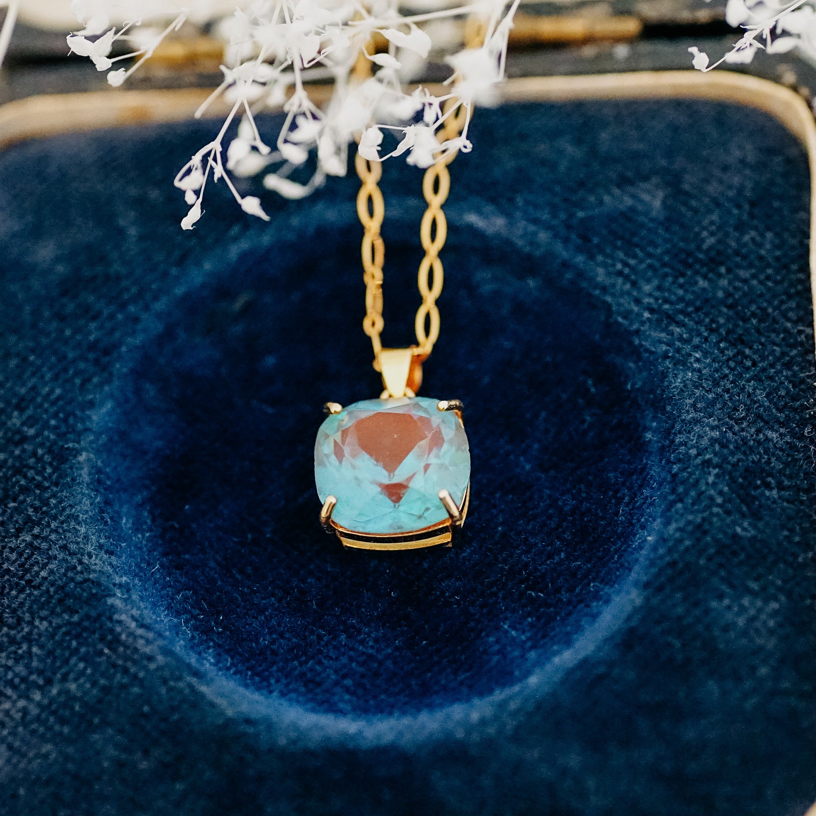 アンティークラウンドスクエアサフィレット・ネックレス ゴールドチェーン