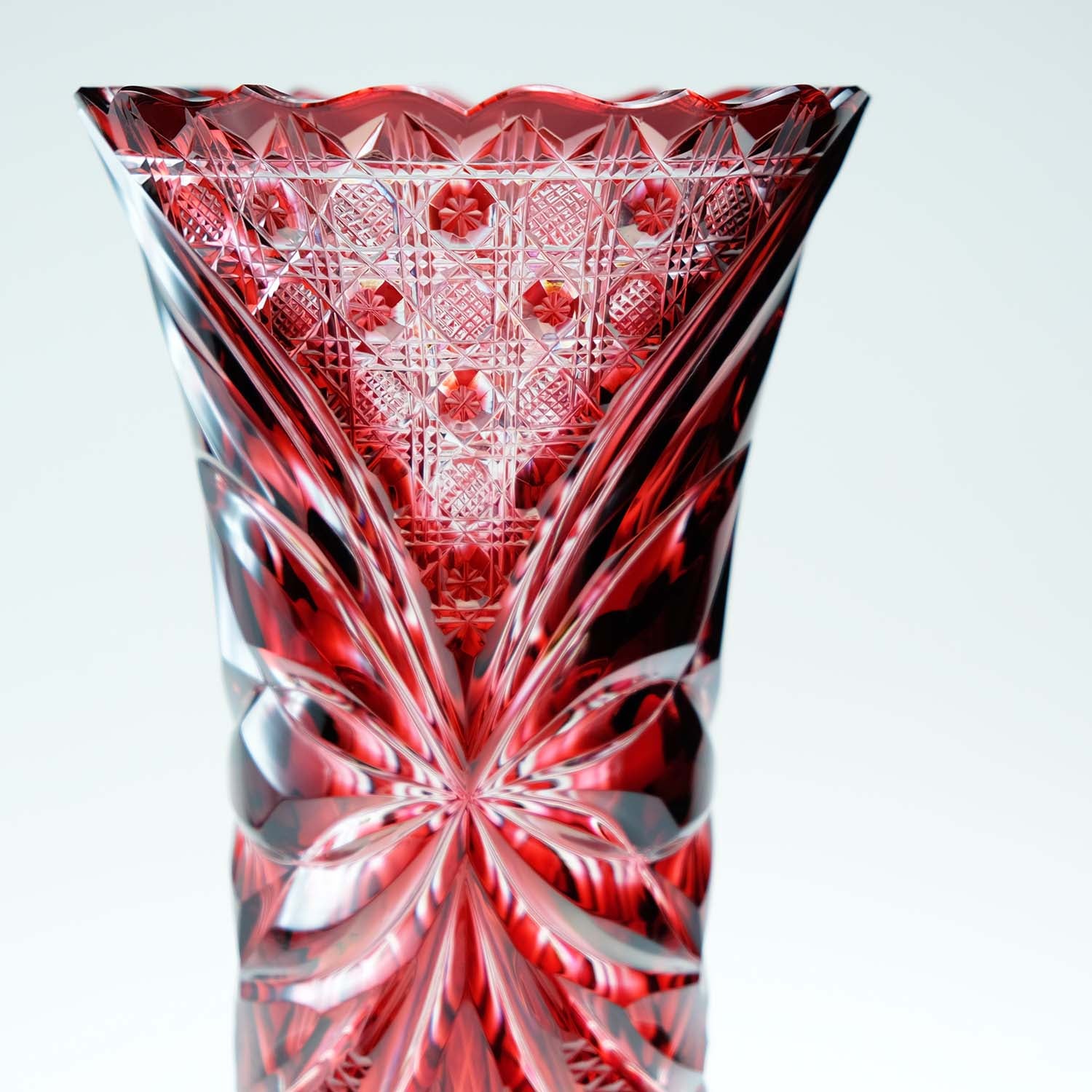 島津薩摩切子】 金赤復元35周年記念切子花瓶 銘「花言葉」 – ㈱島津