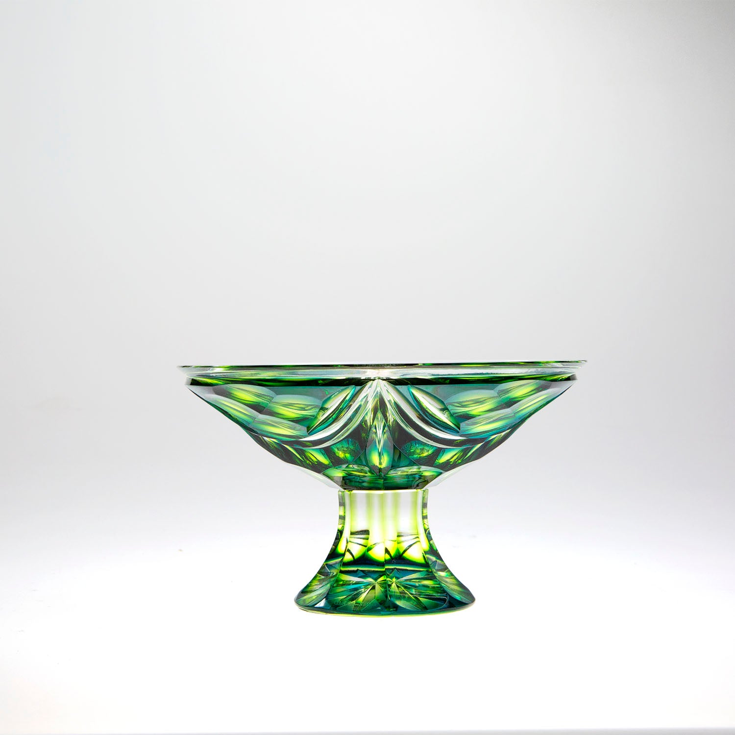 島津薩摩切子】 二色衣 二色高杯 – ㈱島津興業 島津薩摩切子