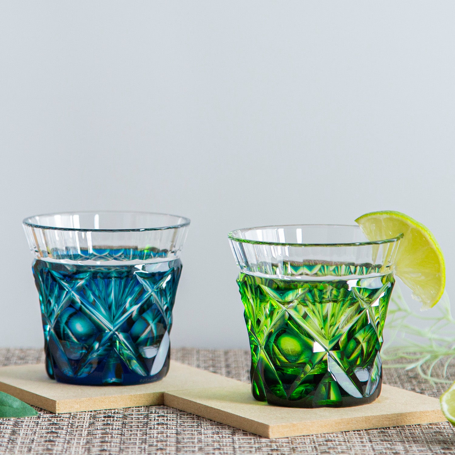 島津薩摩切子】 二色衣 二色冷酒杯 cut251 – ㈱島津興業 島津薩摩切子