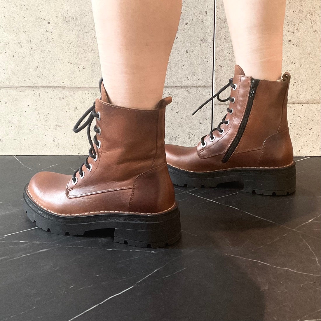 チャコール CHACAL 【スペイン製】レザー レースアップ ショートブーツ