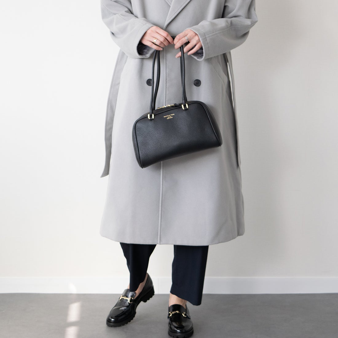 クリスチャンヴィラ CHRISTIAN VILLA ミディアムサイズレザー