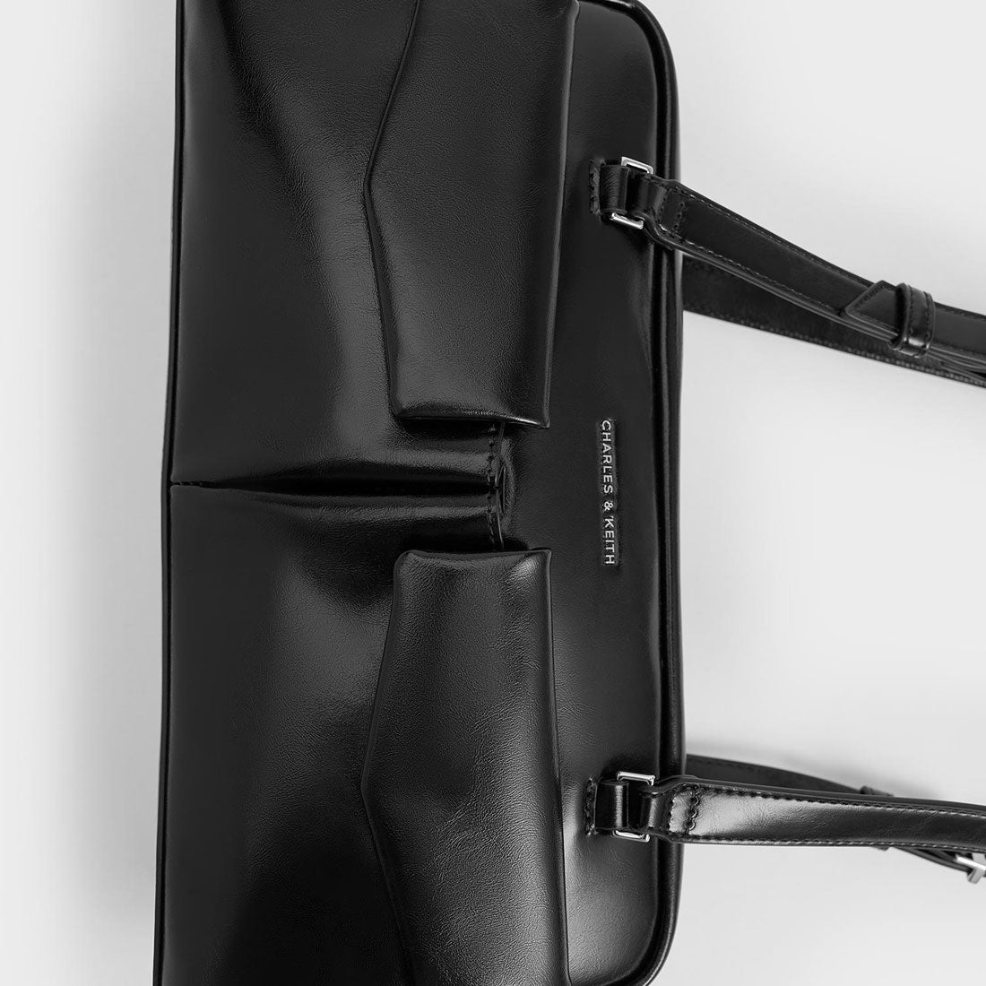 CHARLES & KEITH Rachel レイチェル イロンゲイテッドマルチポケット