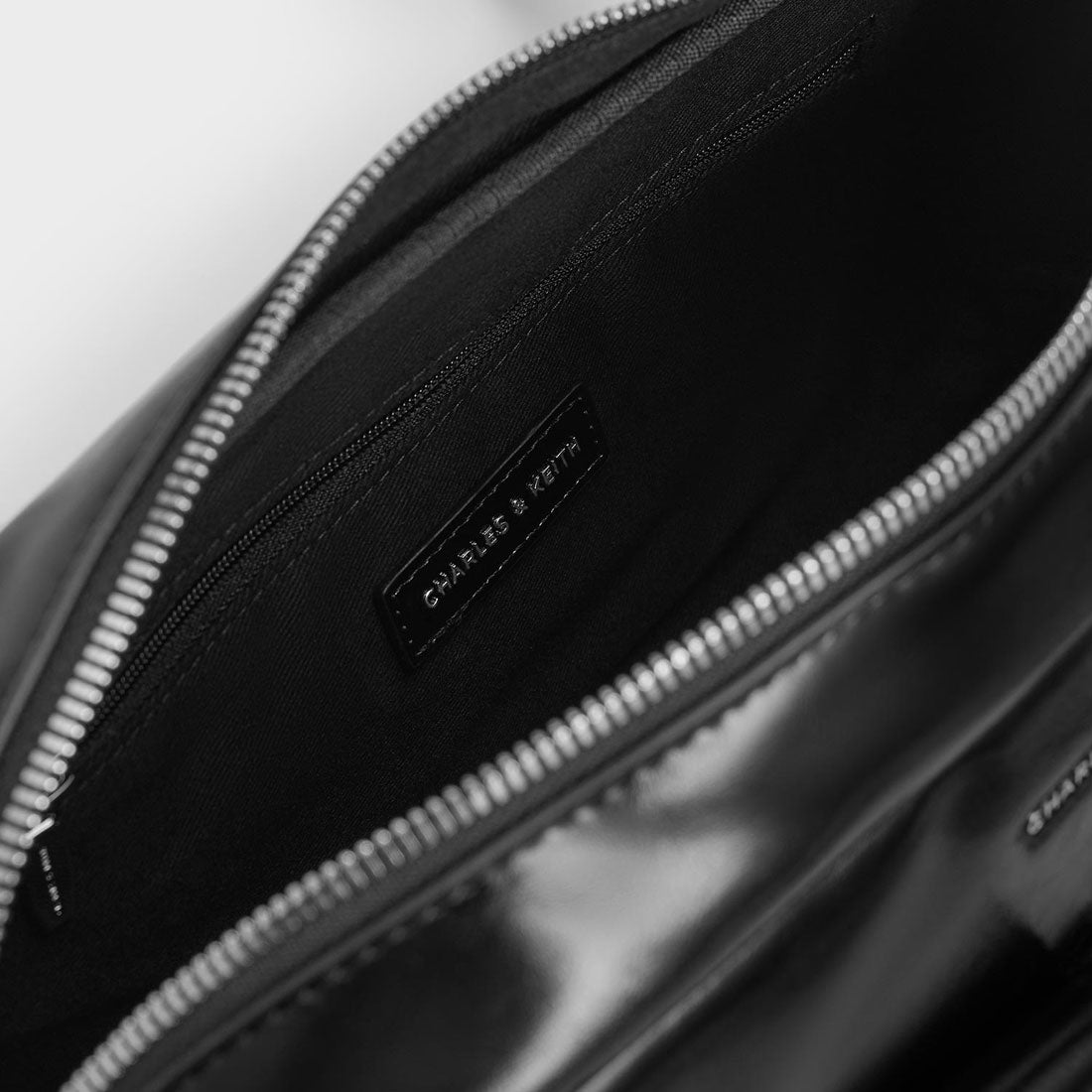 CHARLES & KEITH Rachel レイチェル イロンゲイテッドマルチポケット