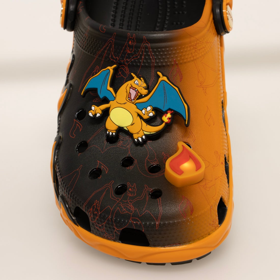 クロックス crocs crocs - MENS WMNS Pokemon Versus Clog【211346-90H