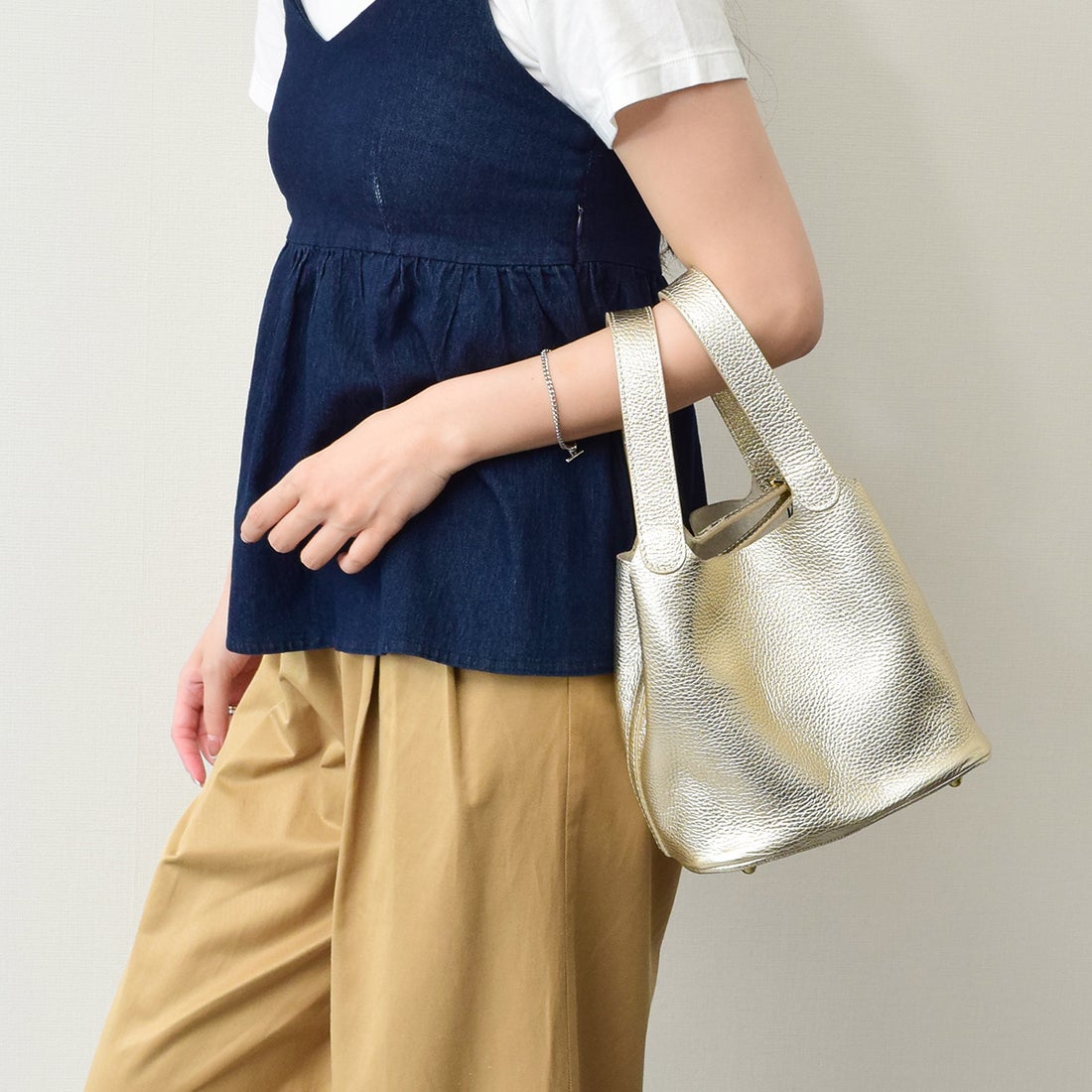 アンドレアカルドネ Andrea Cardone メタリックレザーバケットバッグ