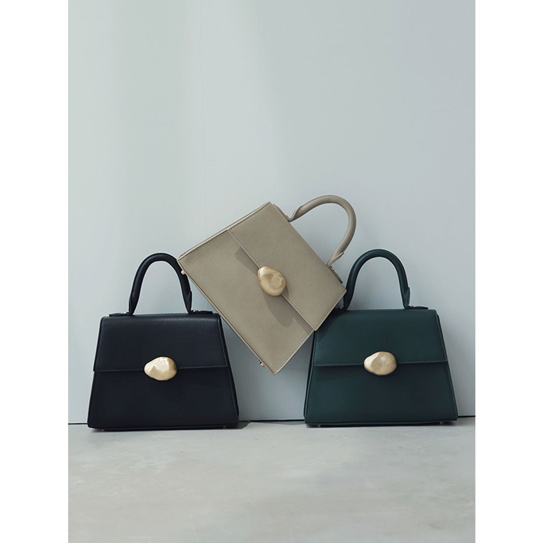 アニュアンス anuans モチーフ付きミニハンドルバッグ （BLACK