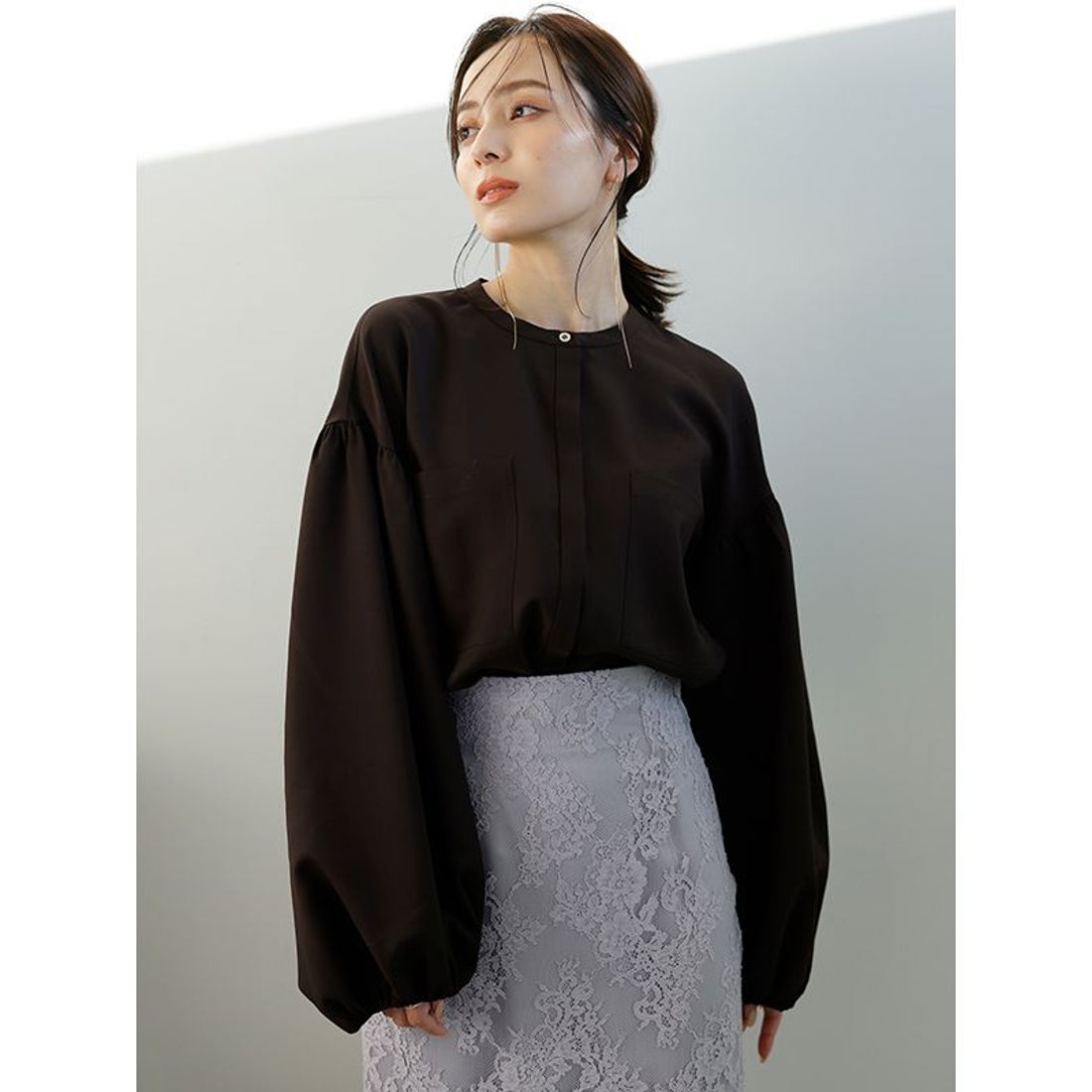 アニュアンス anuans シアーボリュームスリーブブラウス （BROWN