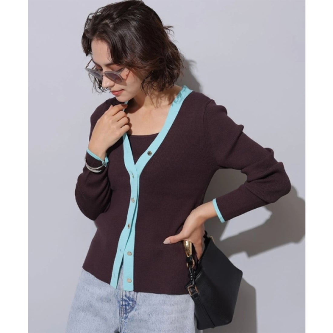 アルページュ ストーリー Arpege story 《店舗限定》ロゴボタンVカーデ