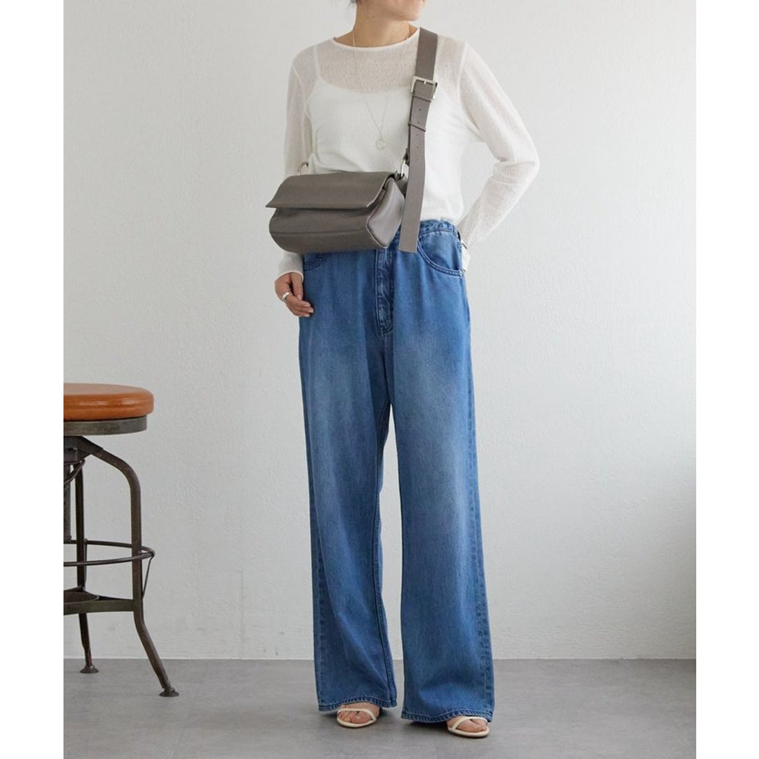 ビアズリー BEARDSLEY レザーボディバッグ （silver） -靴