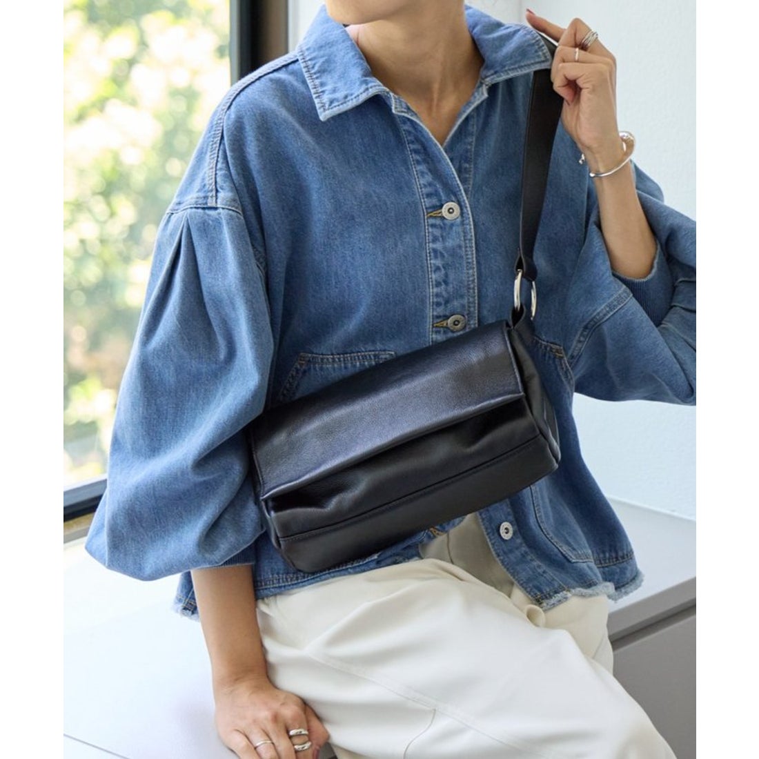 ビアズリー BEARDSLEY レザーボディバッグ （black） - ファッション