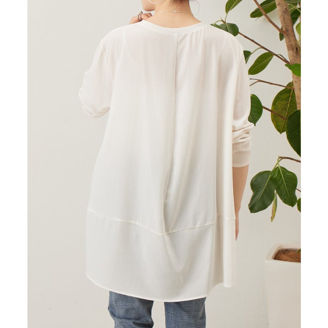 ビアズリー BEARDSLEY 後ろドレープ Tブラウス （white