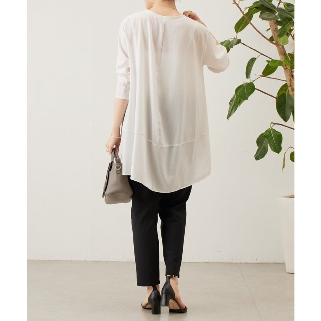 ビアズリー BEARDSLEY 後ろドレープ Tブラウス （white