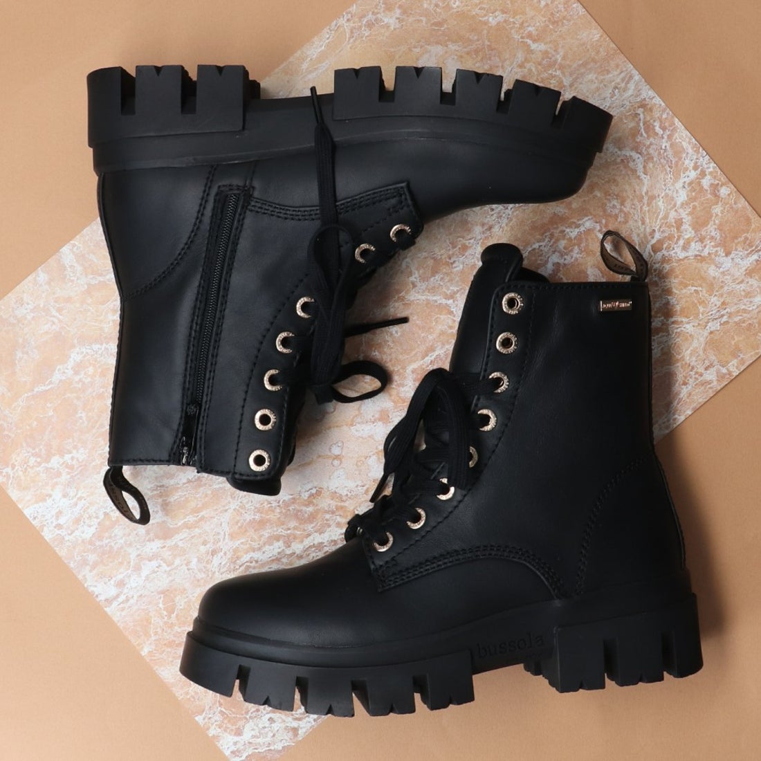 ブソラ bussola 防水レースアップショートブーツ （ブラック