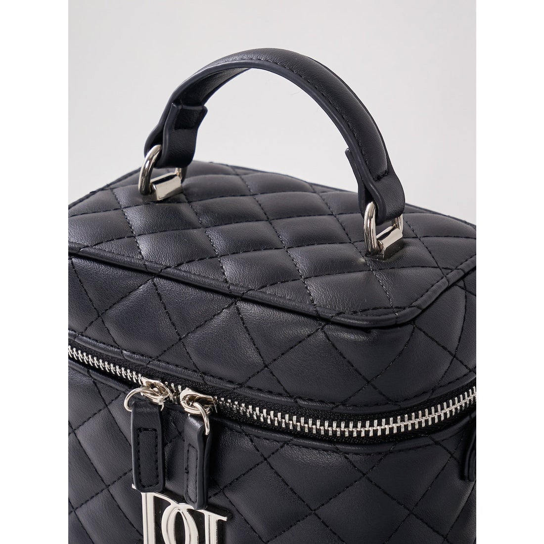 ダーリッチ Darich 【シルバーパーツ】キルティングスクエアミニバッグ