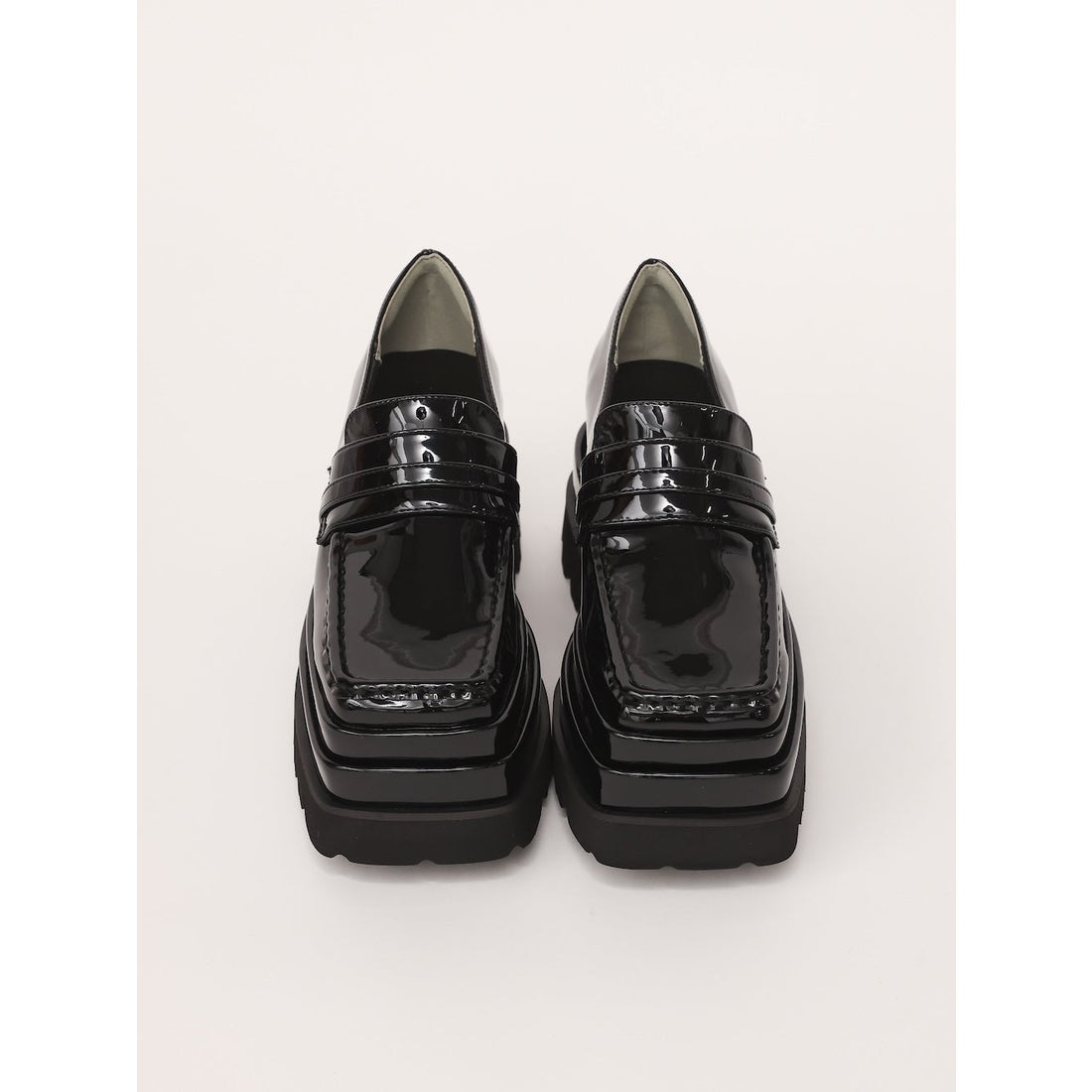 ダーリッチ Darich エナメルプラットフォームローファー （ブラック