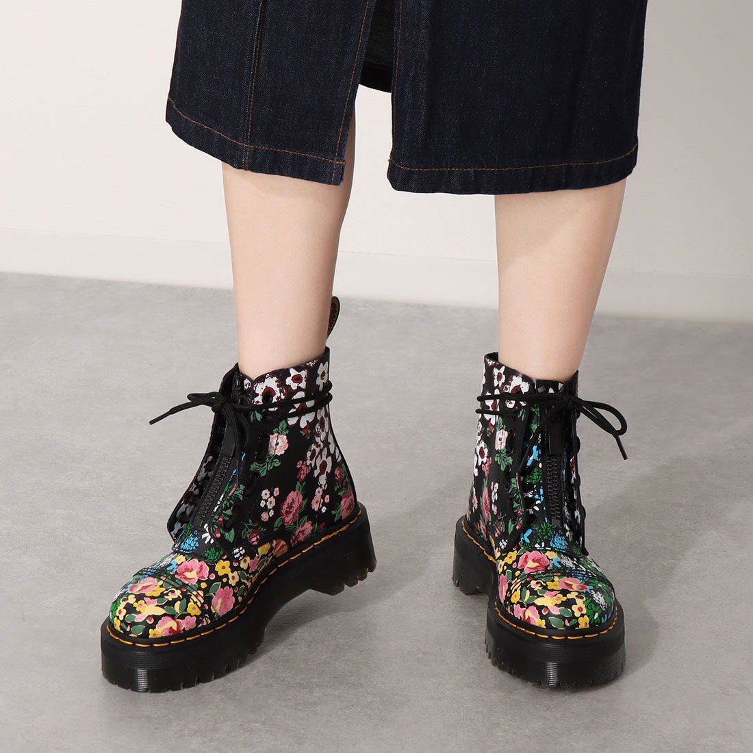 ドクターマーチン Dr.Martens レディース 8ホールブーツ JADON POLKA
