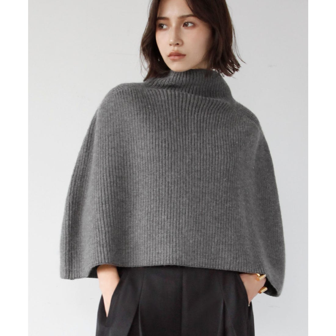 エルフランク ELFRANK ハイネックショート丈ニットポンチョ