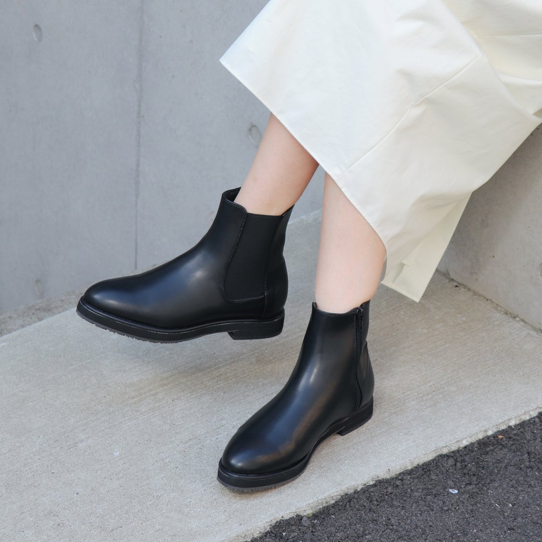 EVOL/イーボル】 軽量サイドゴアブーツ IV5180 （ブラック） -【公式