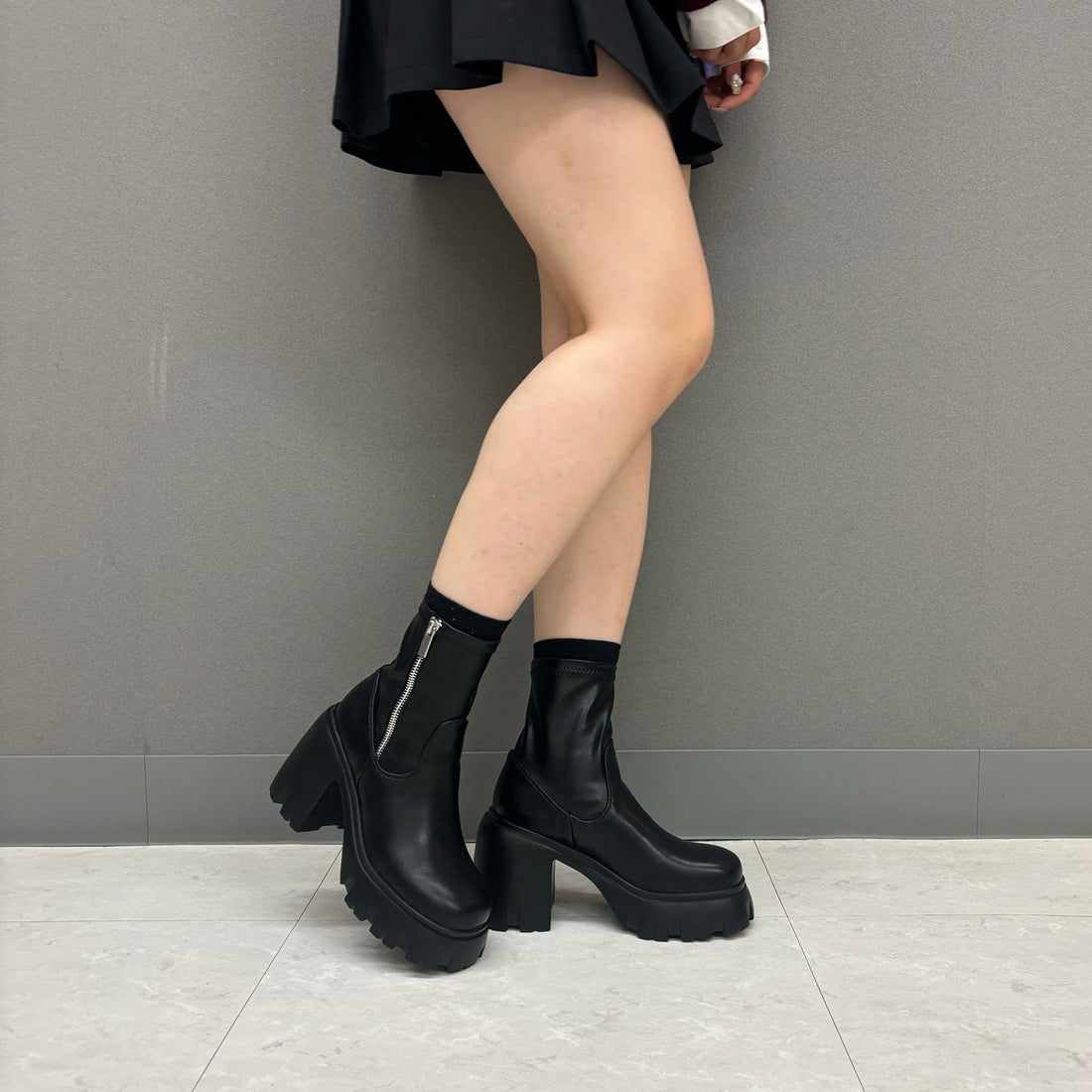 EVOL/イーボル】 サイドファスナー10cm厚底ショートブーツ IX5545