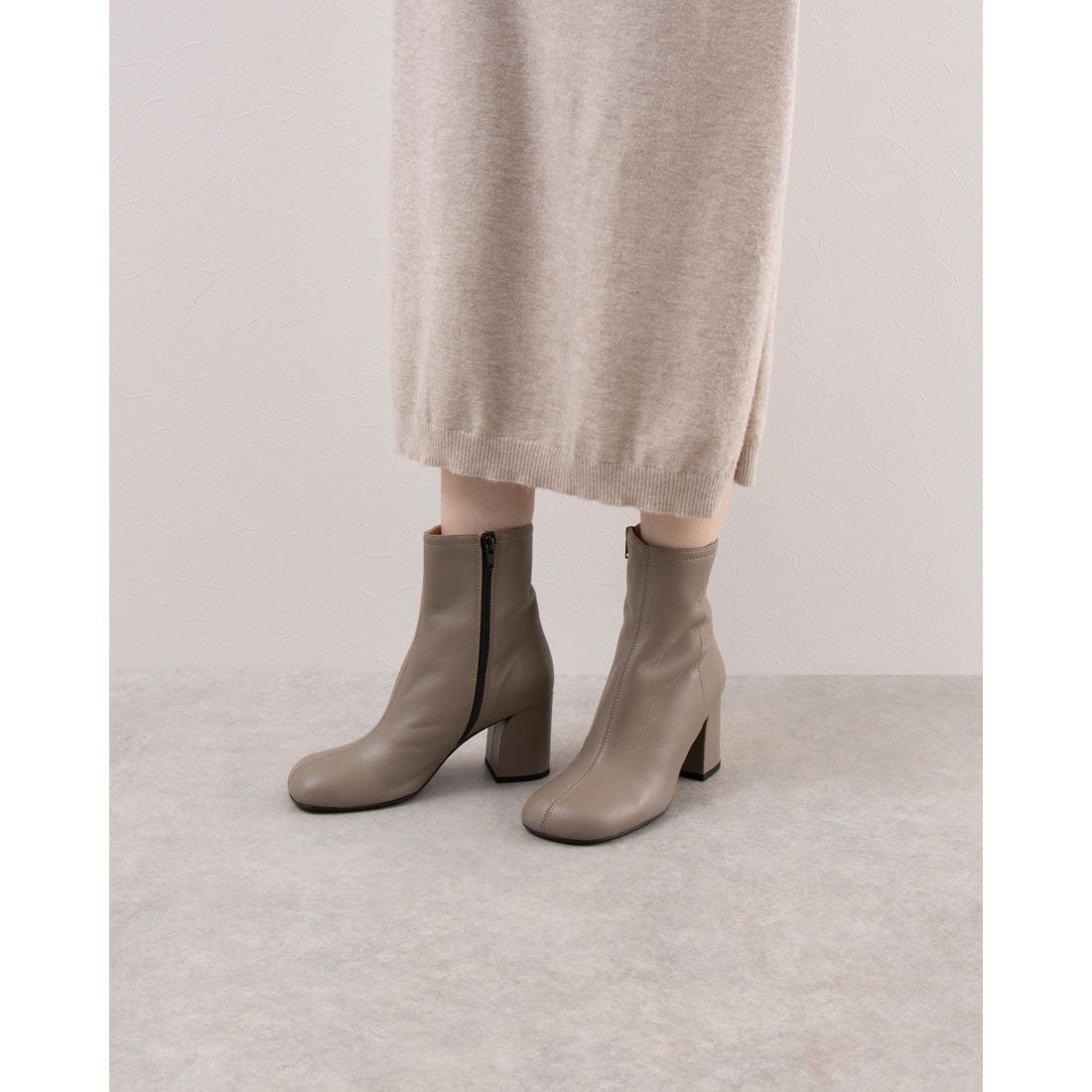 ファビオルスコーニ FABIO RUSCONI スクエアトウミドルヒールレザー