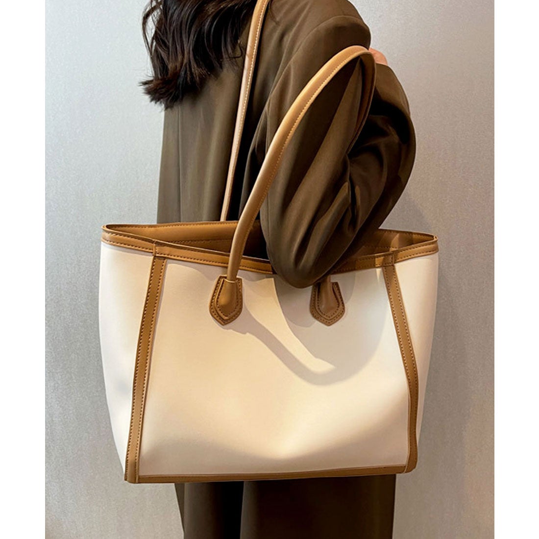 フロージュ florge 【A4収納可】レザータッチシンプルトートバッグ