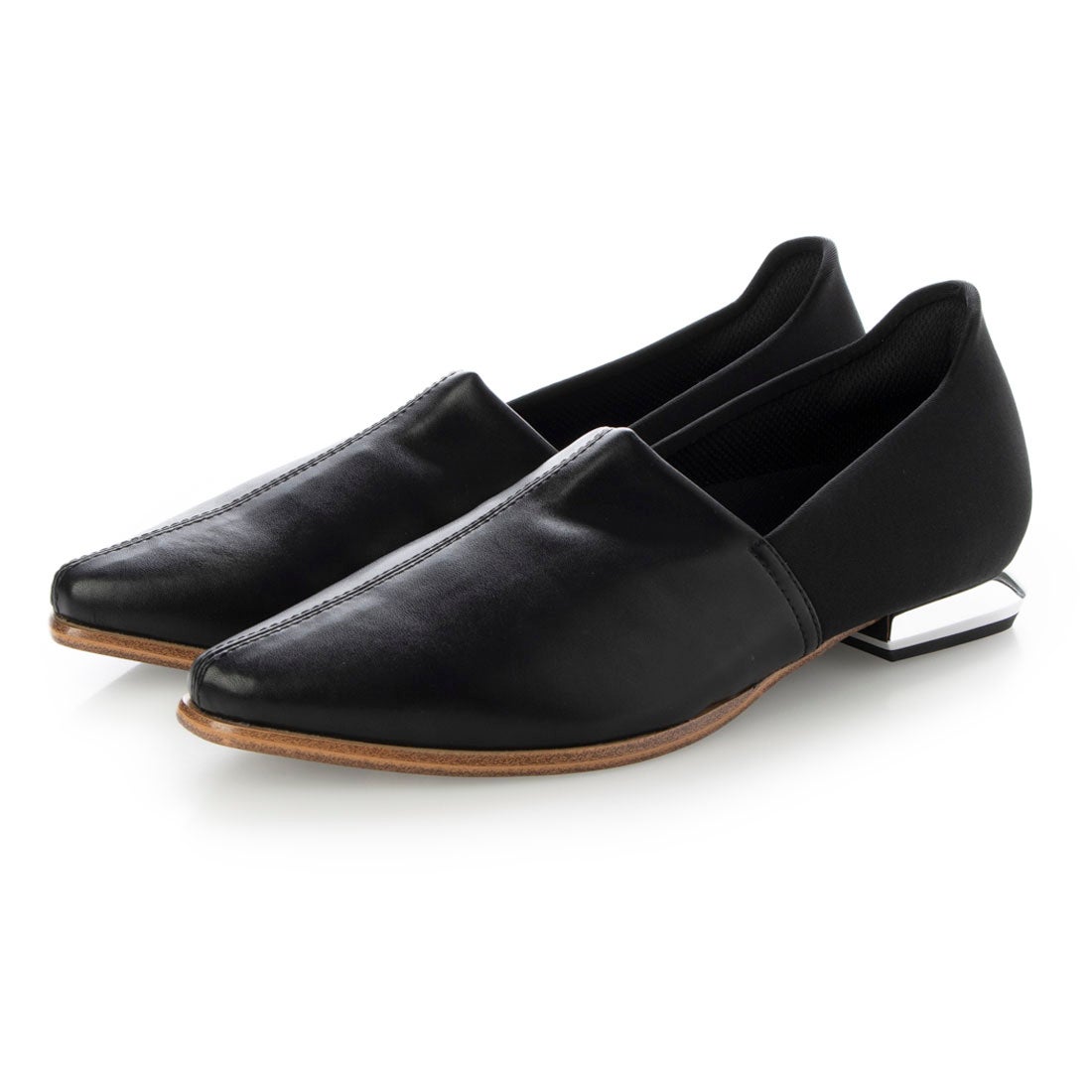 フリル付き黒ポインテッドトゥフラットシューズ オッフェンの靴 フリル