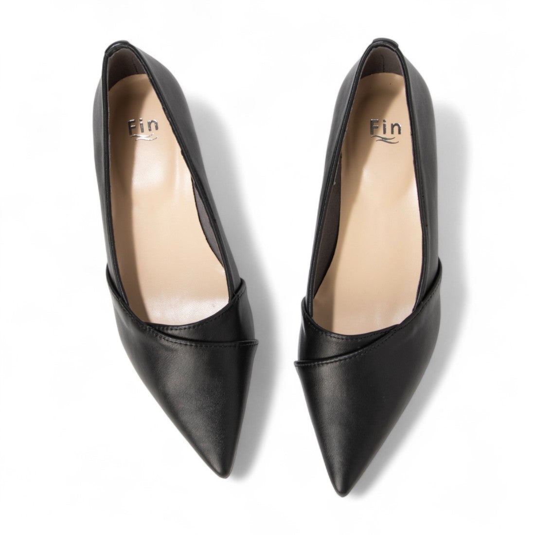 フィン Fin ポインテッドトゥ切換えフラットシューズ【低反発スポンジ