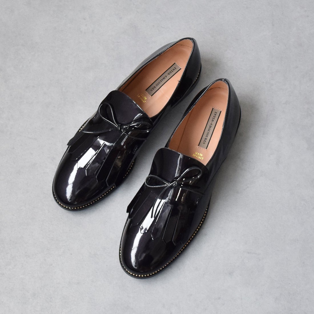 インターショシュール INTER-CHAUSSURES レースリボンエナメルキルト