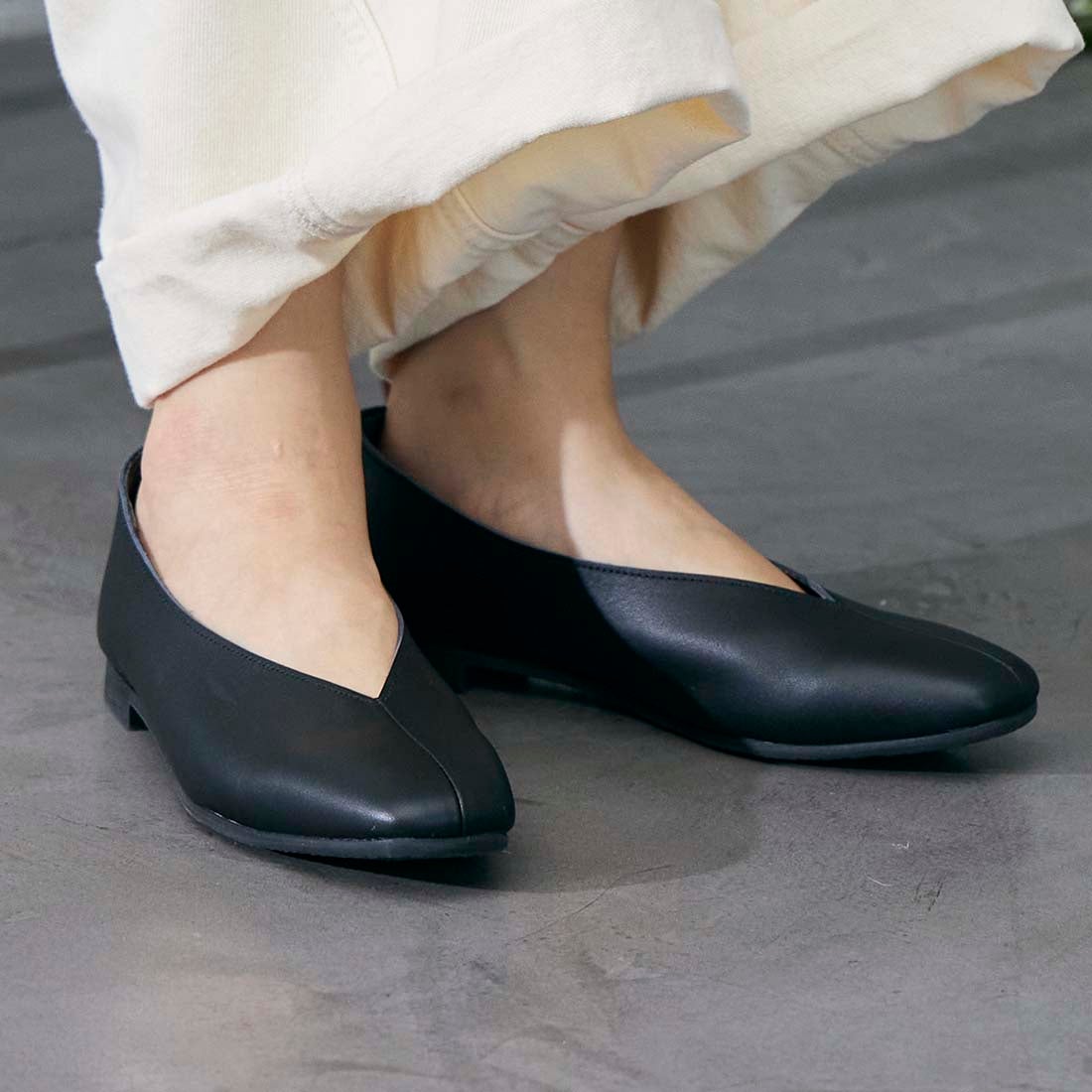 イング ing 【WEB限定】Vカットフラットシューズ （ブラック） -靴