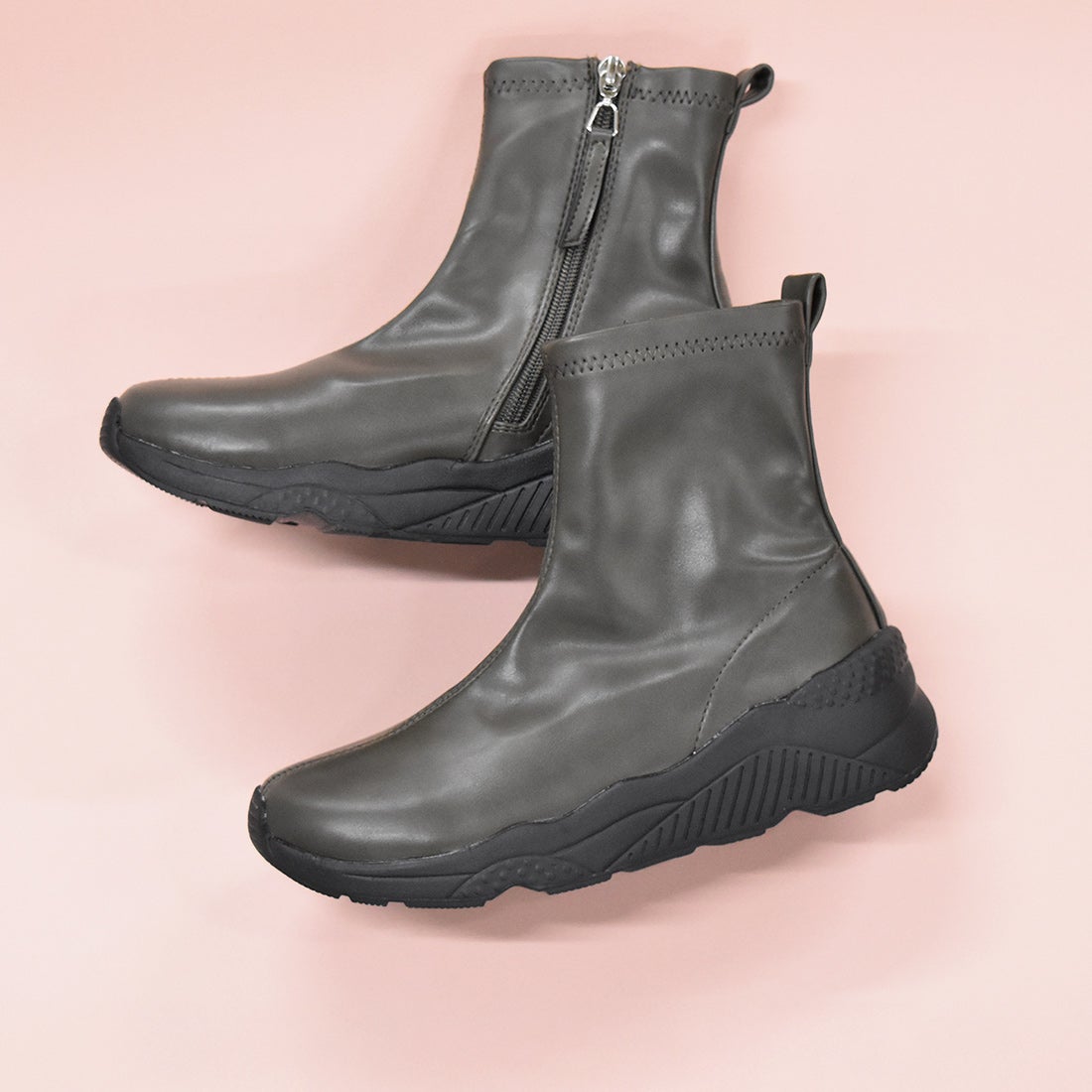 ノヤウ noyau 軽量スニーカーショートブーツ （カーキ） -Mode et