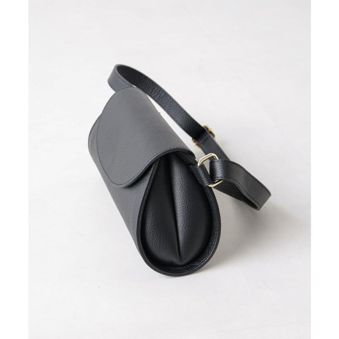 ナノ・ユニバース NANO universe レザークロスボディバッグ （ブラック