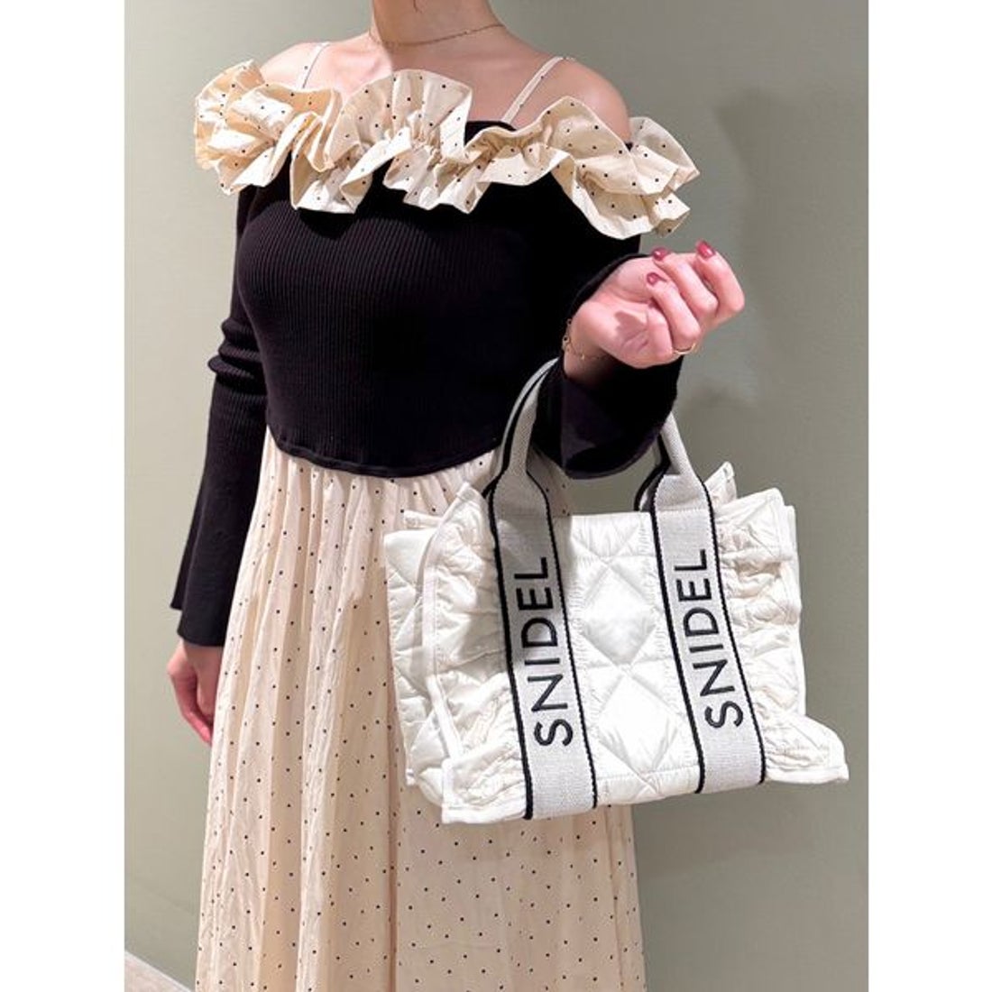 スナイデル SNIDEL フリルキルティングロゴバッグ （BLK