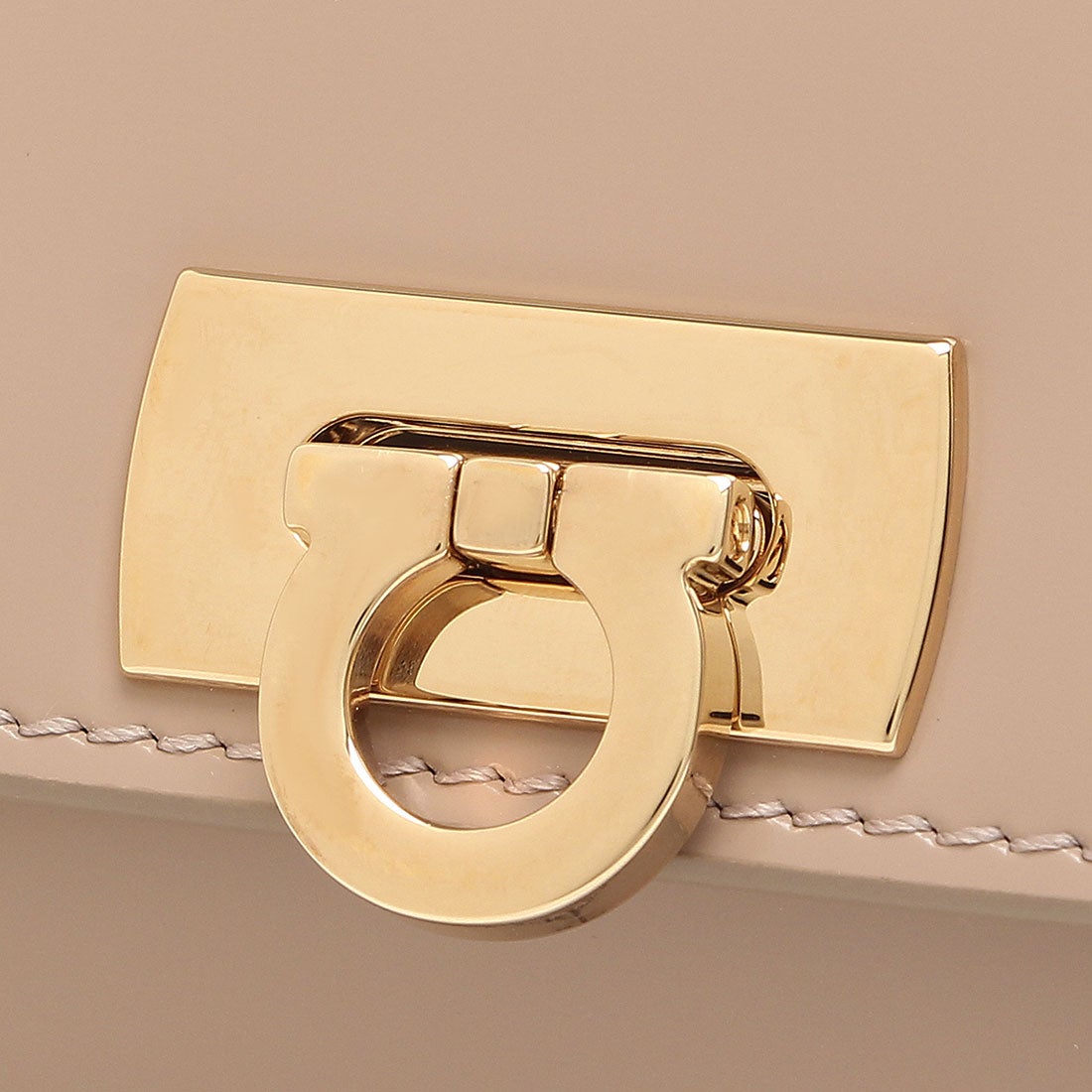 Salvatore Ferragamo フェラガモ FERRAGAMO カードケース ワンダ