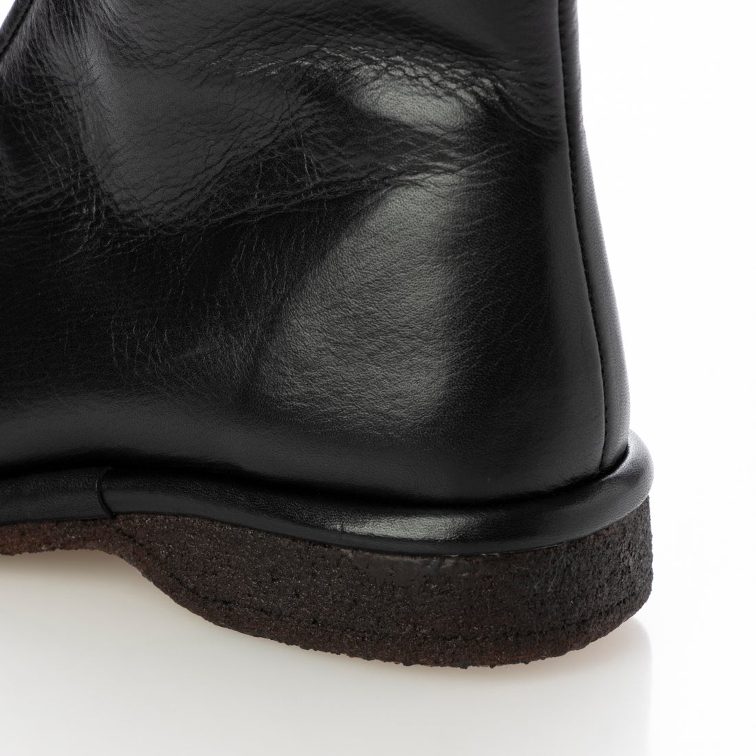 サヤ SAYA クレープソール本革ショートブーツ （ブラック